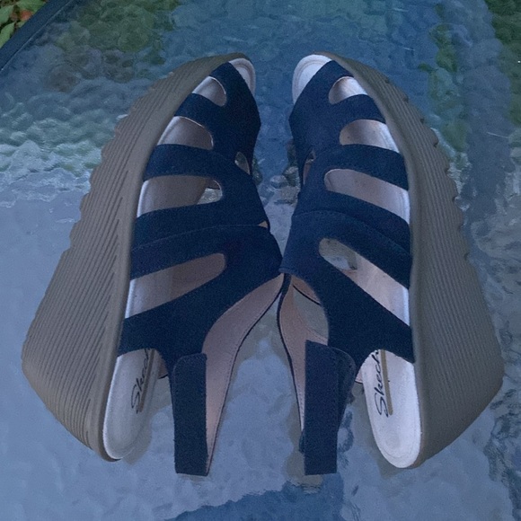 NWOT  Skechers Wedge navy blue Suede Strap Sandals Size 8.5 ( V - 20) - Picture 5 of 6